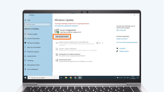 Klik bij Windows Update op 'Naar updates zoeken'.