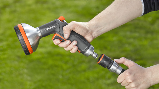 Welke accessoires heb ik nodig voor het bewateren van mijn tuin?
