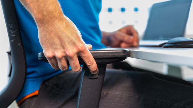 Bureaustoel verstellen op juiste hoogte