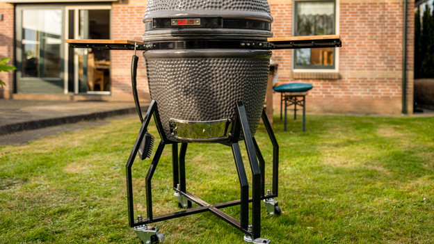 Kamado met onderstel