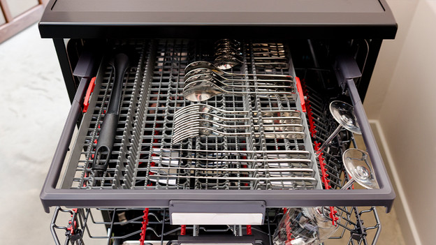 Wisberg AdaptTray: more space for tall glasses