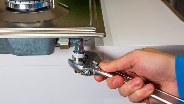 Tighten the gas connector