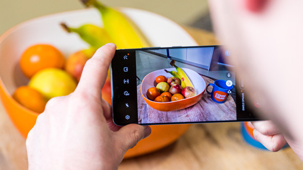 Smartphone camera focus