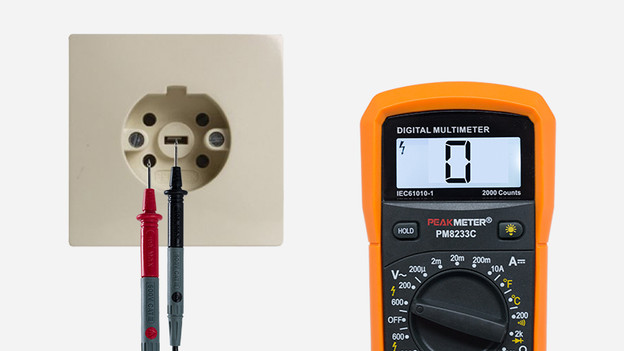 Measure perilex socket with multimeter
