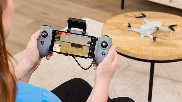 Potensic ATOM 2: beeldscherm in het midden van controller