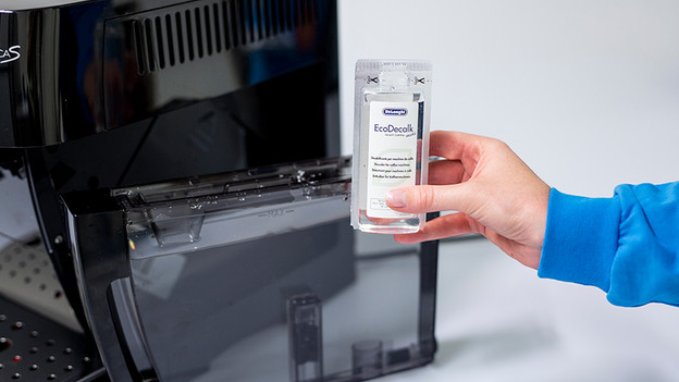 Fill the water tank with descaling agent and water