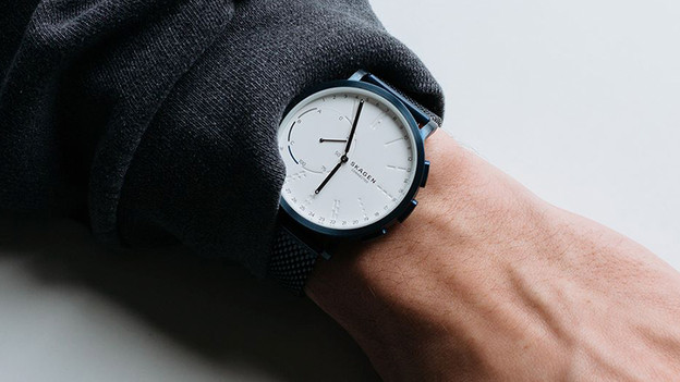 Hybrid watch on wrist