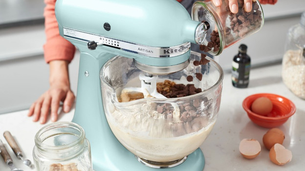 Mixing and kneading functions