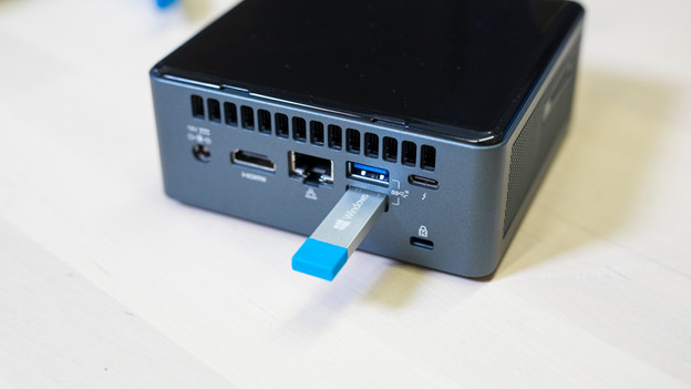usb stick in een barebone