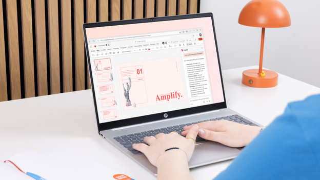 HP laptop met presentatie open