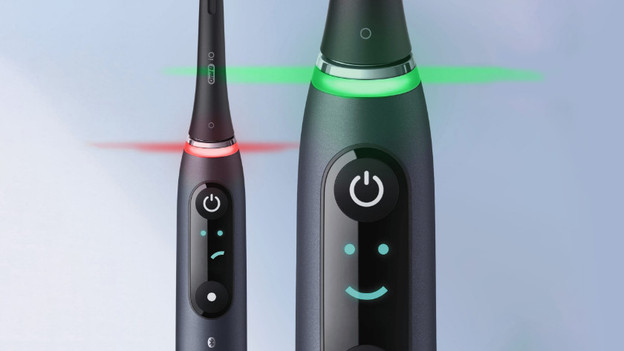 Oral-B iO: multi-color light signal and app