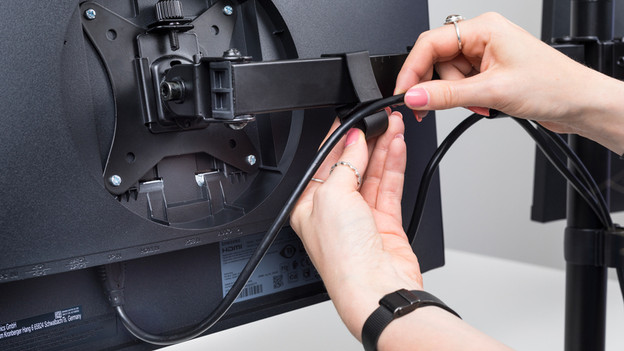 werk je kabels netjes weg via de clips