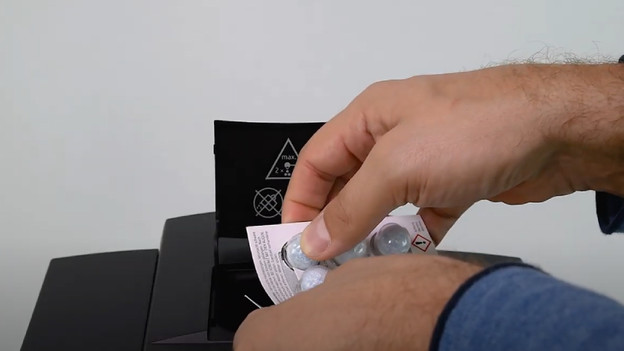 Place the tablet and rinse the machine