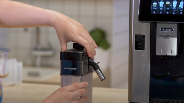 Disassemble the milk reservoir