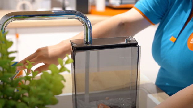 Vul het waterreservoir