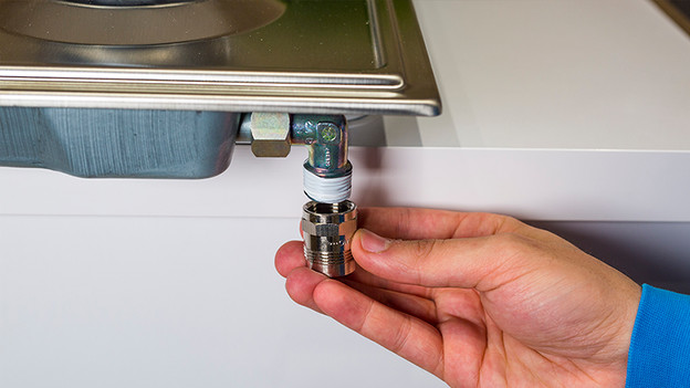 Place the gas connector