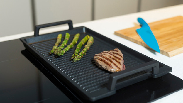 Cooktop with grill plate