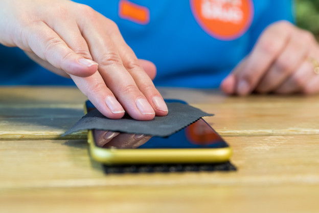 Schoonmaken scherm stofdoekje