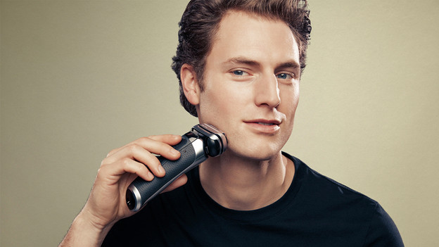 Step 2: Move the electric shaver up and down