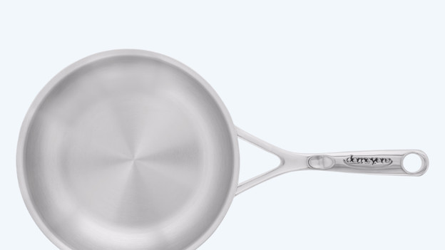 Stainless-steel frying pan: searing meat