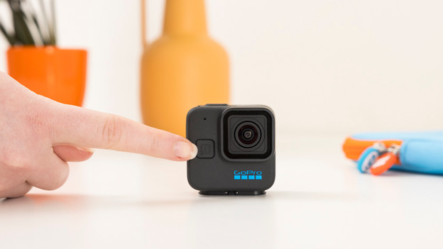Turn on the GoPro HERO 11 Mini