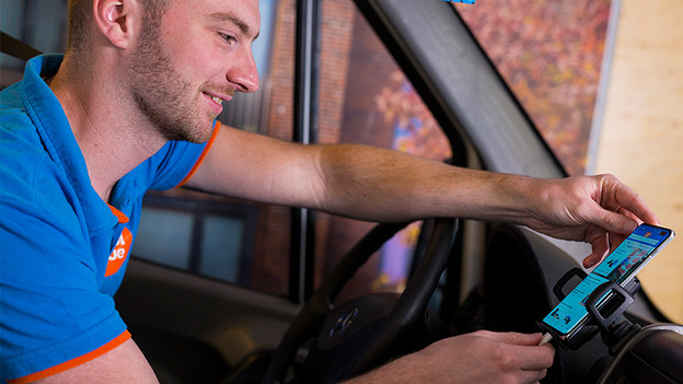 telefoon oplader in de auto