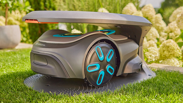 Robotmaaier in het oplaadstation