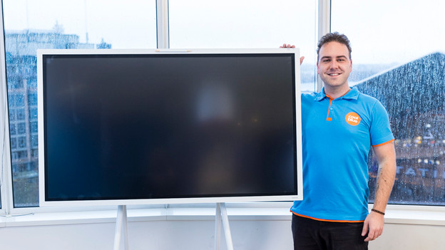 Expert standing next to the Flip Pro