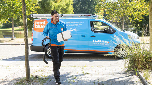 Coolblue installer with charging station