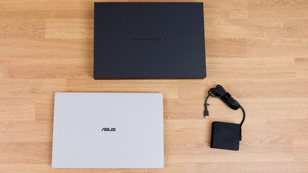 ASUS ExpertBook Ultra unboxed