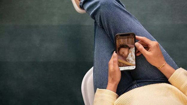 Photos and videos smart baby monitor