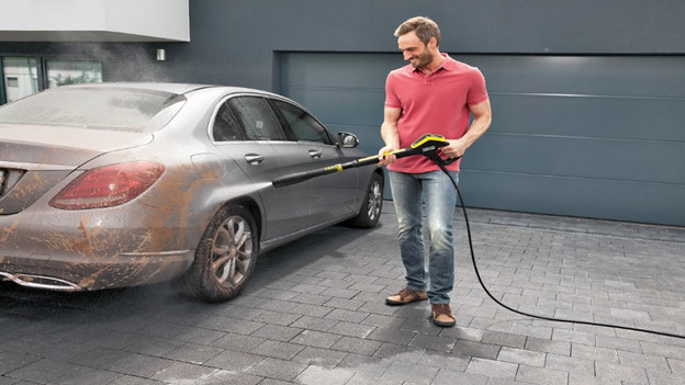 High-pressure cleaner for the car