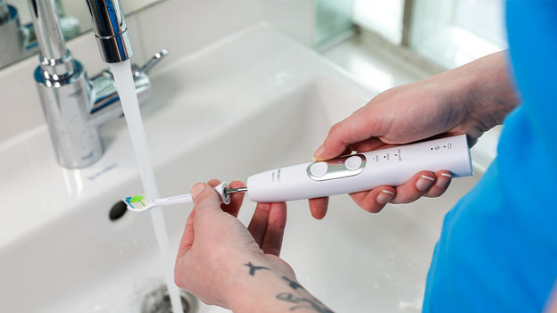 Tip 4: clean your toothbrush and charging dock weekly