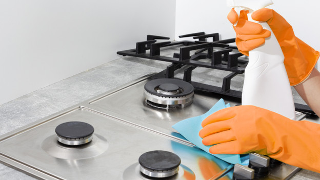 Step 2: clean the burners and pan supports