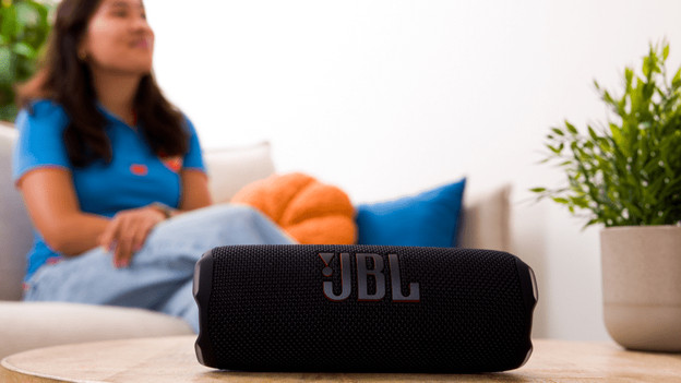 How can I claim the free JBL Flip 7 from Samsung?