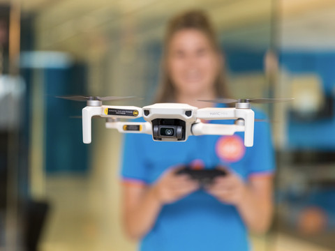 Gemaakt van Parelachtig Van Drone kopen? - Coolblue - Voor 23.59u, morgen in huis