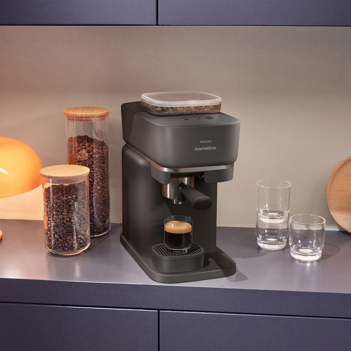 Philips Baristina BAR308/60 Zwart + Melkopschuimer product in gebruik