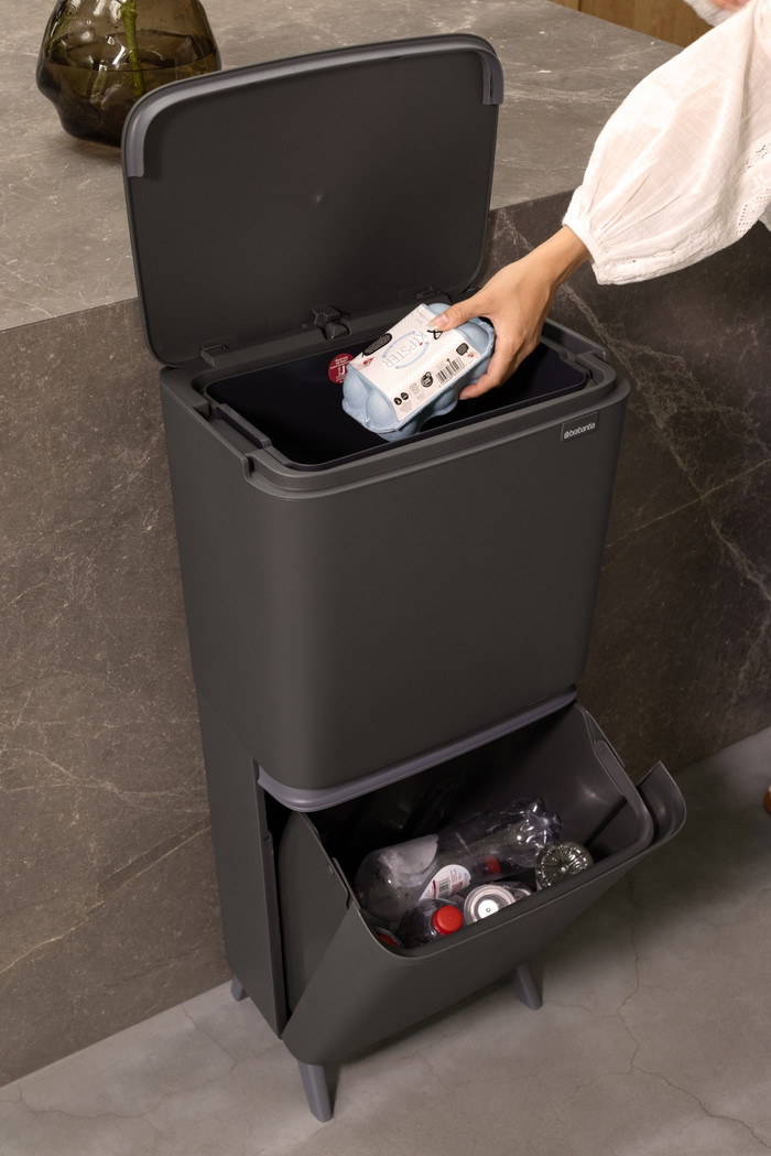 Brabantia SortUp Recycle Hi afvalemmer 25+10+10L Grijs product in gebruik
