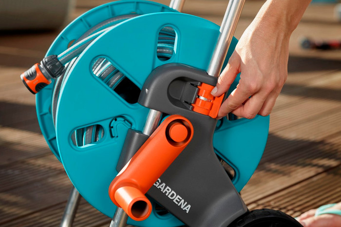Gardena Liano Xtreme 15m CleverRoll  S Classic Broespakket product in gebruik