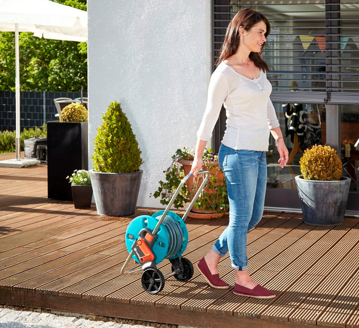 Gardena Liano Xtreme 15m CleverRoll  S Classic Broespakket product in gebruik