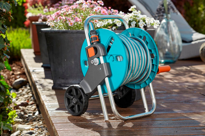 Gardena Liano Xtreme 15m CleverRoll  S Classic Broespakket product in gebruik