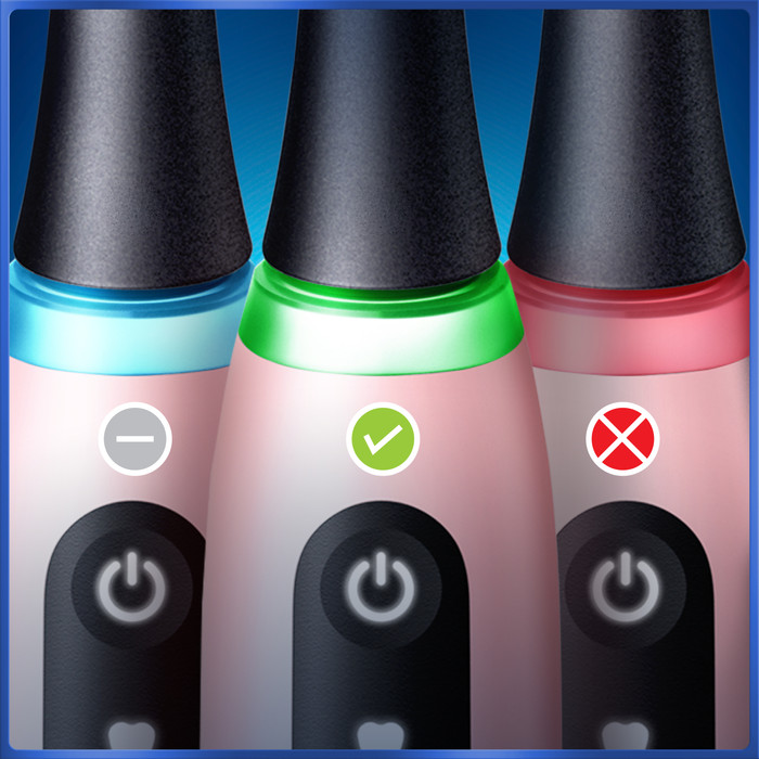 Oral-B iO 5N Roze Value Pack product in gebruik