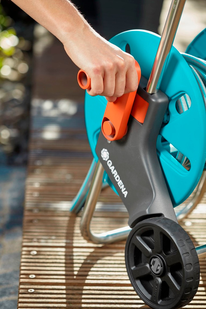 Gardena Liano Xtreme 15m CleverRoll  S Classic Broespakket product in gebruik