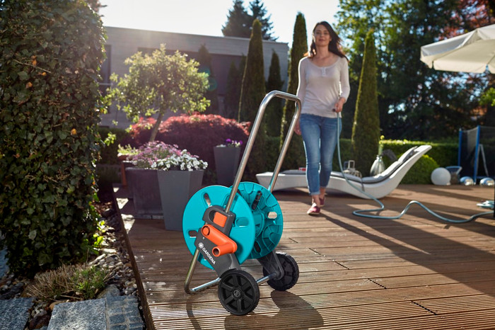Gardena Liano Xtreme 15m CleverRoll  S Classic Broespakket product in gebruik