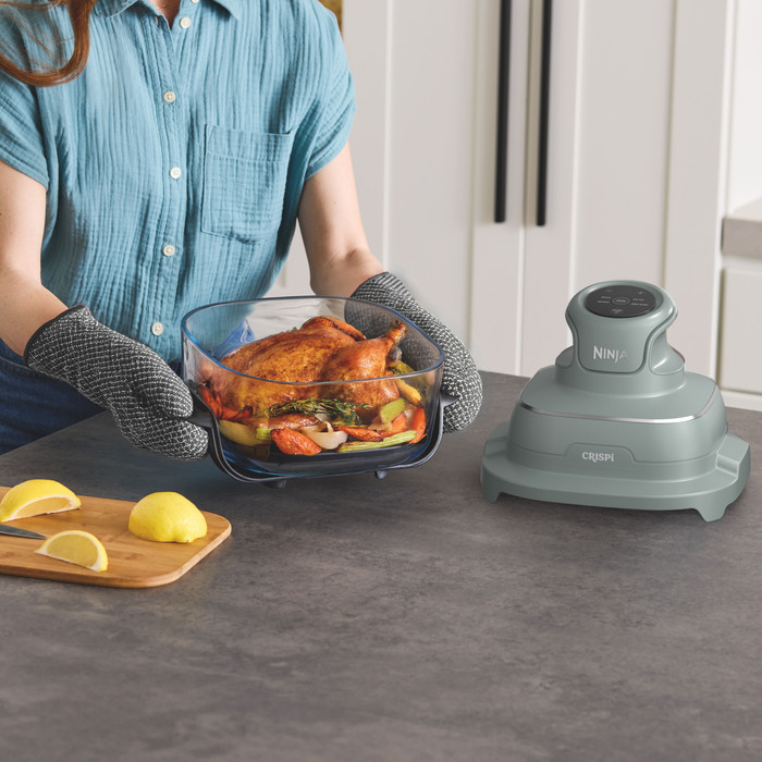 Ninja CRISPi 4-in-1 Glazen Airfryer Groen product in gebruik