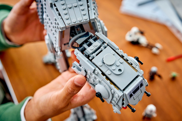 LEGO Star Wars Imperial Remnant AT-AT met INT-4 75454 detail
