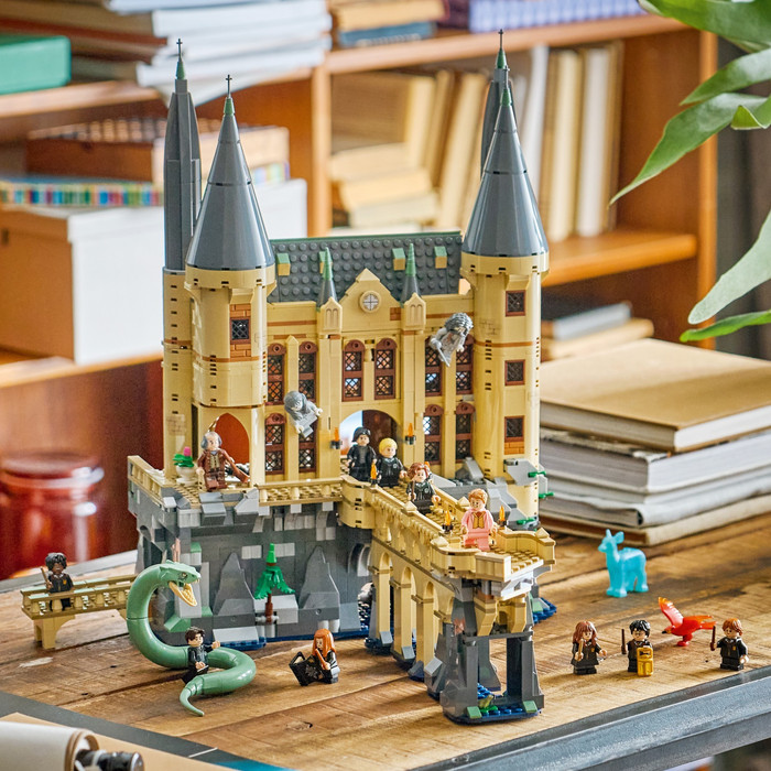 LEGO Harry Potter Kasteel Zweinstein: Oostvleugel 76473 product in gebruik