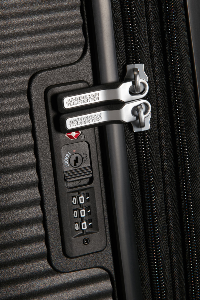 American Tourister Soundbox Expandable Spinner 55cm Bass Black detail