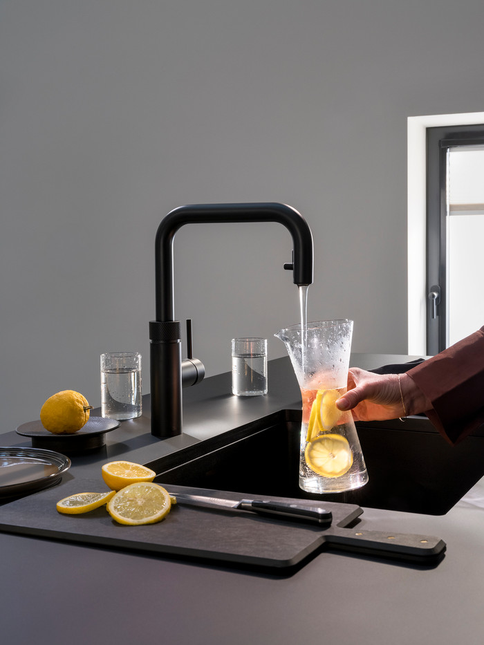 Quooker PRO3 & Quooker Flex Square Zwart product in gebruik