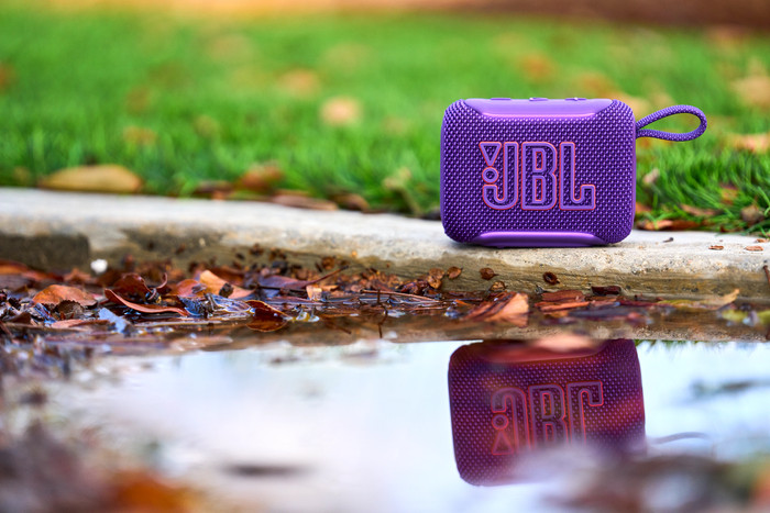 JBL Go 5 Paars product in gebruik